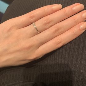 【銀座ダイヤモンドシライシの口コミ】 事務系のお仕事をしておりますが、毎日つけたいので
シンプルなデザインを…