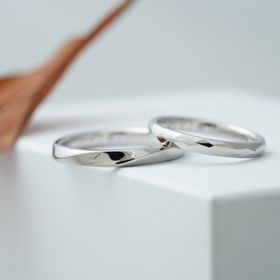 【THREE TREES(スリーツリーズ)の口コミ】 手作りなのでデザインから自分達で考えることができ、どんな指輪がいいの…