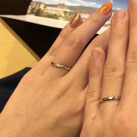 【銀座ダイヤモンドシライシの口コミ】 婚約指輪を頂かない分、結婚指輪にダイヤが入っているものを探していまし…