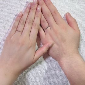 【ひなの口コミ】 指輪のデザインは石があまり目立たないタイプ、女性のリングが細めのもの…