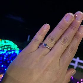 【ラザール ダイヤモンド(LAZARE DIAMOND)の口コミ】 ダイヤ3つの形が良かった。デザインが可愛かった。値段も良かった。細めの…