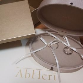 【AbHeri(アベリ)の口コミ】 より個性のでる艶消しのゴールドと迷いましたが、結婚指輪らしさを考えプ…