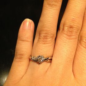 【カオキ　ダイヤモンド専門卸直営店の口コミ】 結婚指輪と重ねてつけたい事が1番の希望でした。重ねてもおしゃれで可愛く…