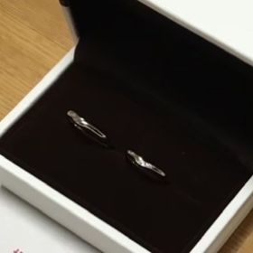 【アイプリモ(I-PRIMO)の口コミ】 事前にもらっていた、婚約指輪のキタルファを引き立たせてくれ、さらに結…