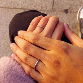 【エクセルコダイヤモンド(EXELCO DIAMOND)の口コミ】 新郎の華奢で長いな指に合うデザインを探していたのですが、なかなか見つ…