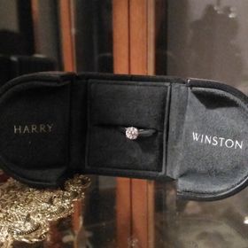 【ハリー・ウィンストン(Harry Winston)の口コミ】 以前から憧れのブランドだったのが１つと、プラチナの土台部分が他ブラン…
