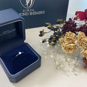 【銀座ダイヤモンドシライシの口コミ】 プロポーズではダイヤのみいただき、後日リングを決めに行きました。セン…