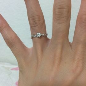 【LAPAGE(ラパージュ)の口コミ】 リングのデザインが珍しく、どの角度からみても綺麗にみえるのでステキだ…