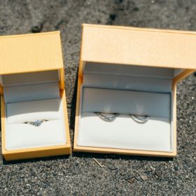 【ケイウノ ブライダル(K.UNO BRIDAL)の口コミ】 指輪を既製品のデザインをベースに、自分たちの好みのデザインに変更でき…