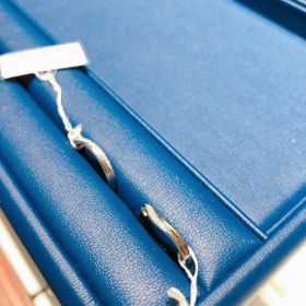 【銀座ダイヤモンドシライシの口コミ】 派手すぎず地味すぎず理想の指輪でした。ダイヤモンドがウェーブ状に入っ…