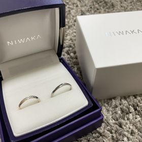 【俄(にわか)の口コミ】 指輪を見た時に自分達が望んでいる全てが
つまっている指輪だと思いました…