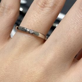 【エクセルコダイヤモンド(EXELCO DIAMOND)の口コミ】 ダイヤと側面のミル打ちが可愛くて、気に入りました。
シンプルだけど、少…