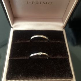 【アイプリモ(I-PRIMO)の口コミ】 ダイヤがセンターにちりばめられていますが控えめで上品に見えます。今ま…