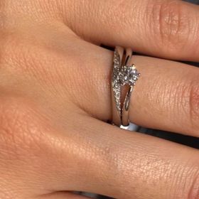 【ラザール ダイヤモンド(LAZARE DIAMOND)の口コミ】 セットで着けた際の印象を重視して選びました。マリッジリング、エンゲー…