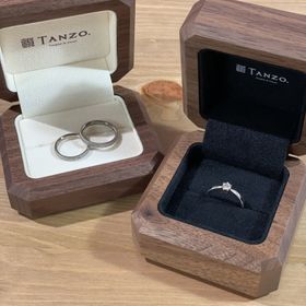 【TANZO.(鍛造指輪)の口コミ】 オーダーメイドできる所が1番の決め手。
彼が婚約指輪は女の子が付ける物…