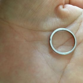 【サマンサシルヴァブライダルの口コミ】 シンプルなリングです。特別なこだわりもなかったのでシンプルなものにし…