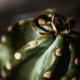 【Love Bond(ラブボンド)の口コミ】 元々多面形やカクカクしたモチーフやデザインが好きな私達。不規則でなく…