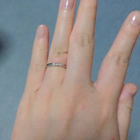 【銀座ダイヤモンドシライシの口コミ】 ダイアモンドシライシさんの指輪は、上質なダイヤが入っており、輝きが一…