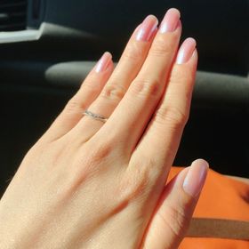 【GALA JEWELRY(ガラジュエリー)の口コミ】 ◆指輪のデザイン
指輪のデザインは、2人でオーダーして決めました。
V字に…