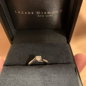 【ラザール ダイヤモンド(LAZARE DIAMOND)の口コミ】 ダイヤは婚約指輪探しで一番最初に見たものがあまりにも綺麗で印象に残り…