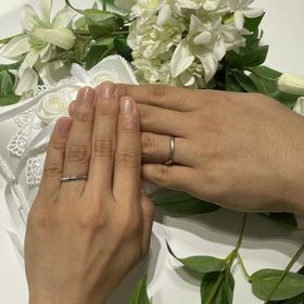 【4℃ BRIDAL(ヨンドシーブライダル)の口コミ】 他のブランドと比べ、デザインや価格が自分たちの好みに合っていたため購…