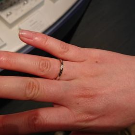 【銀座ダイヤモンドシライシの口コミ】 新作でシンプルを追求した指輪で、歳をとってもつけていられると思ったか…