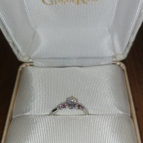 【Ginza Rim(銀座リム)の口コミ】 実際に試着してみてとても可愛い印象が強かったです。指輪選びで後悔した…