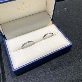 【GALA JEWELRY(ガラジュエリー)の口コミ】 輪にカーブを入れる事でスタイリッシュに決めてあるシンプルで可愛いデザ…