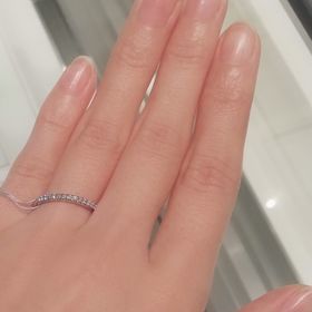 【ティファニー(Tiffany & Co.)の口コミ】 種類：ソレスト　ハーフサークル
太さ：細め
形：ストレート
素材：プラチ…