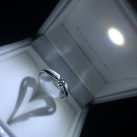 【STAR JEWELRY(スタージュエリー)の口コミ】 婚約指輪は主人が選びました。男性１人の顧客に対しても親身になって相談…
