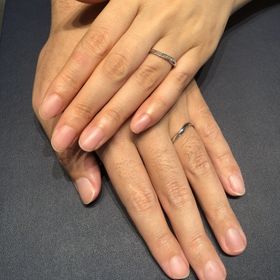 【銀座ダイヤモンドシライシの口コミ】 元々華奢なデザインの指輪が好みで、その中でもダイヤモンドの量で悩みま…