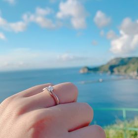 【ラザール ダイヤモンド(LAZARE DIAMOND)の口コミ】 ダイヤモンドが全体的に見える爪の形状と、シンプルだけどちょっとワンポ…