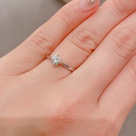 【ケイウノ ブライダル(K.UNO BRIDAL)の口コミ】 結婚指輪がミル打ちのものにしたので、そのデザインを邪魔しないかつ存在…