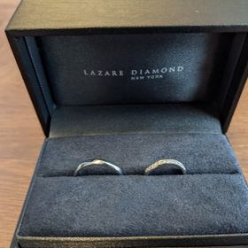 【ラザール ダイヤモンド(LAZARE DIAMOND)の口コミ】 少しウェーブしていますが、ウェーブ感を打ち消すようにダイヤが並んでい…