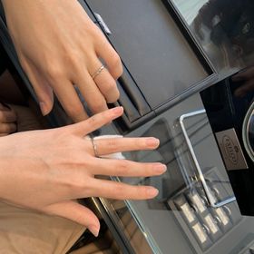 【エクセルコダイヤモンド(EXELCO DIAMOND)の口コミ】  シンプルで少しデザインのある指輪を探していたところ、こちらの「ヌーヴ…