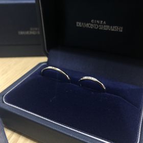 【銀座ダイヤモンドシライシの口コミ】 婚約指輪との重ね付けも楽しみたくて、同じ銀座ダイヤモンドシライシさん…
