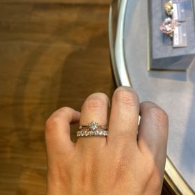 【BIJOUPIKO(ビジュピコ)の口コミ】 エタニティの種類が多くて、ハーフもフルも選べて自分の婚約指輪に合うも…