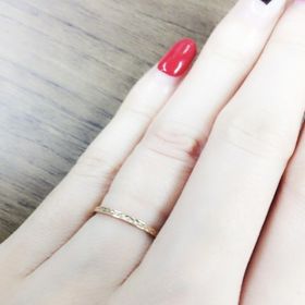 【ete(エテ)の口コミ】 デザインもカットが入っていてキラキラしているように見えます。
地金もホ…