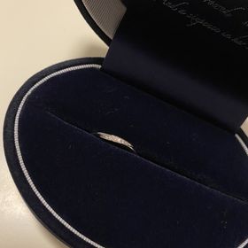 【MILK&Strawberry(ミルクアンドストロベリー)の口コミ】 斜めにダイヤが入った指輪で、私はリングが細めのほうが良かったのでこれ…