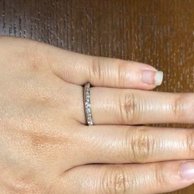 【TRECENTI(トレセンテ)の口コミ】 比較的シンプルなデザインですが、並んだメレダイヤのキラキラとした輝き…