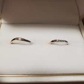 【宝寿堂(ほうじゅどう)の口コミ】 指を細く見えるデザインがよかった。配色が2色なので、逆さにつけると雰囲…