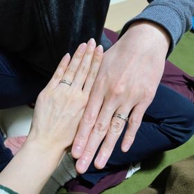 【ROYAL ASSCHER(ロイヤル・アッシャー)の口コミ】 真ん中が艶消しされていてマット感があり、普段使いしやすいおしゃれなデ…