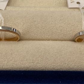 【ヴァンドーム青山(VENDOME AOYAMA)の口コミ】 男性用も女性用もストレートで、リングの内側に色が入っています。指輪の…