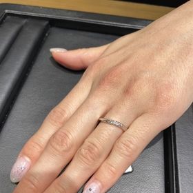 【ラザール ダイヤモンド(LAZARE DIAMOND)の口コミ】 あまりゴツくない、シンプルな指輪を探していました。ストレートタイプに…