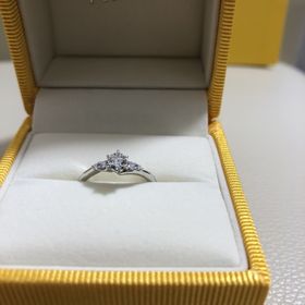 【ケイウノ ブライダル(K.UNO BRIDAL)の口コミ】 デザインがとても良く、価格も妥当な額だと思い購入を決めました。ツイス…