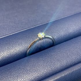 【銀座ダイヤモンドシライシの口コミ】 ダイヤモンドの輝きが他のところと比べて全然違います
かなり綺麗です。
…