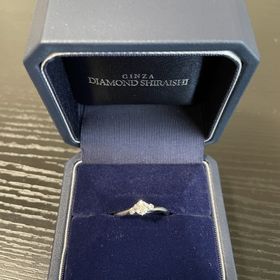 【銀座ダイヤモンドシライシの口コミ】 指輪のデザインは、上から見た時はもちろん、横から見た時のデザインがと…