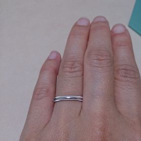 【ティファニー(Tiffany & Co.)の口コミ】 一目惚れでした。
このデザイン以外も試着してみましたが、試着すればする…