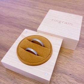 【ringram(リングラム)の口コミ】 指輪はプラチナでシンプルなデザインがよいと思い色々なアクセサリーとも…