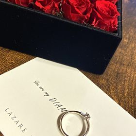 【ラザール ダイヤモンド(LAZARE DIAMOND)の口コミ】 シンプルなデザインゆえに、ダイアモンドそのものの輝きや綺麗さが際立っ…